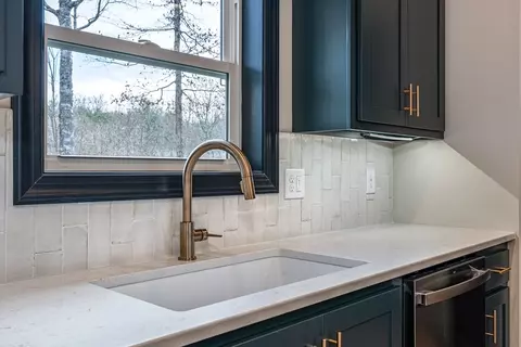 Kitchen - 325 River Mountain Rd, Murphy, NC 28906 photo 3 of 8