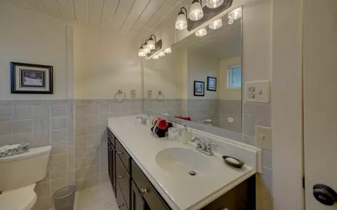 Bath - 1082 Valley River Ave, Murphy, NC 28906 photo 3 of 5