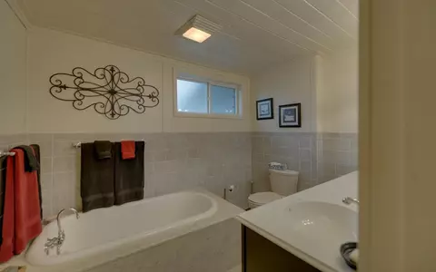 Bath - 1082 Valley River Ave, Murphy, NC 28906 photo 4 of 5