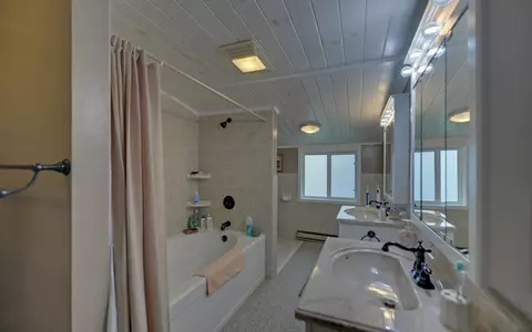 Bath - 1082 Valley River Ave, Murphy, NC 28906 photo 1 of 5