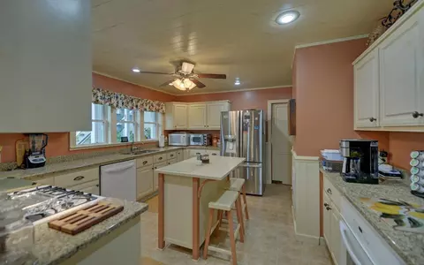 Kitchen - 1082 Valley River Ave, Murphy, NC 28906 photo 4 of 6