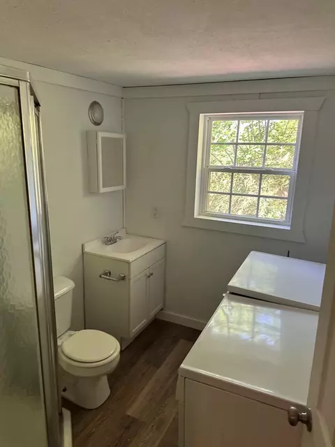 Bath - 81 Hill St, Murphy, NC 28906 photo 1 of 3