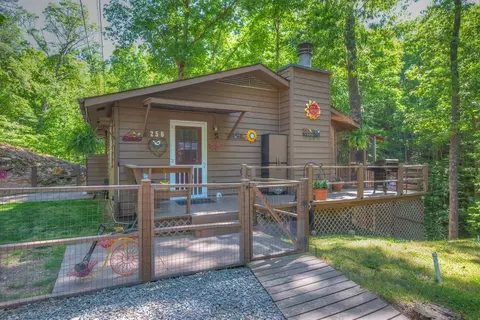256 Woods Dr, Murphy, NC 28906