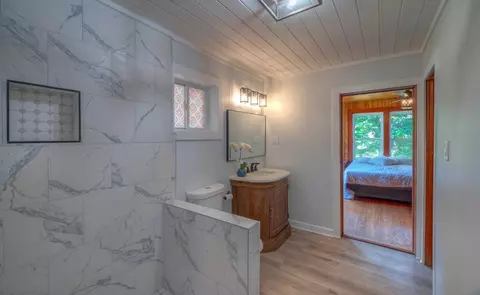 Bath - 849 Valley River Ave, Murphy, NC 28906 photo 4 of 4