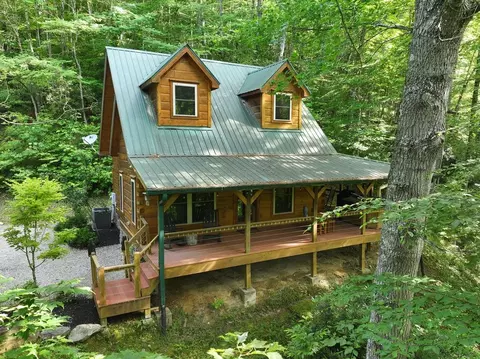 94 Bear Creek Cv, Topton, NC 28781