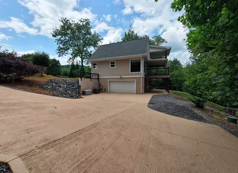 Exterior - 515 Barlow Fields Dr, Hayesville, NC 28904 photo 4 of 6