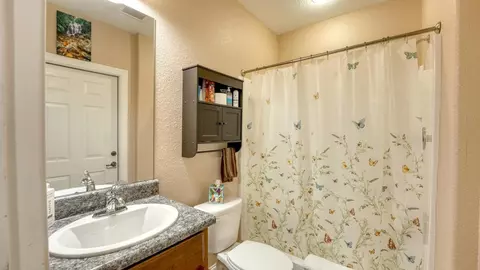 Bath - 515 Barlow Fields Dr, Hayesville, NC 28904 photo 3 of 3