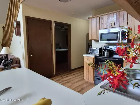 Kitchen - 45 Black Bear Trce, Murphy, NC 28906 photo 3 of 4