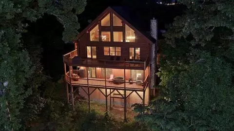 135 Ridge Top Dr, Topton, NC 28781
