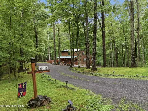 680 Hawthorne Ln, Murphy, NC 28906