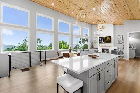 Kitchen - 372 Heritage Trl, Murphy, NC 28906 photo 6 of 7