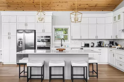 Kitchen - 372 Heritage Trl, Murphy, NC 28906 photo 2 of 7