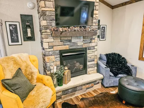 Living - 210 Hedden Rd, Murphy, NC 28906 photo 2 of 4