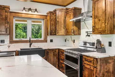 Kitchen - 184 Nature Valley Trl, Murphy, NC 28906 photo 2 of 5