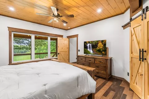Bedroom - 184 Nature Valley Trl, Murphy, NC 28906 photo 4 of 10