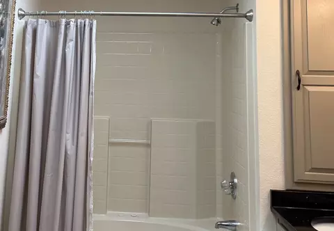 Bath - 56 Mashie Ln, Murphy, NC 28906 photo 4 of 10