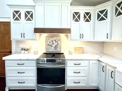 Kitchen - 56 Mashie Ln, Murphy, NC 28906 photo 5 of 9