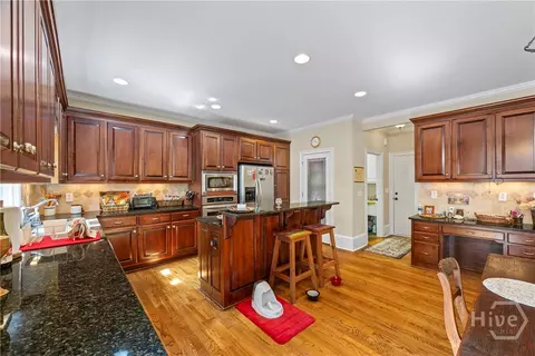 Kitchen - 1071 Riverhill Dr, Bishop, GA 30621 photo 2 of 4