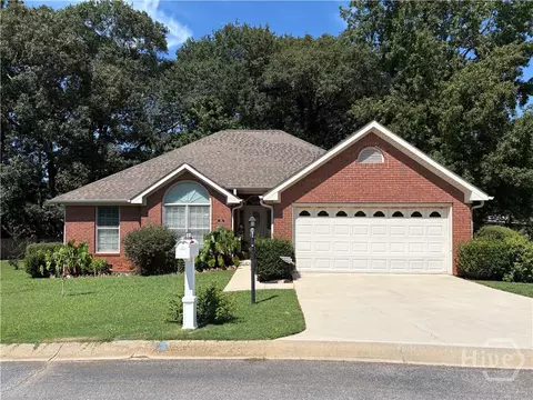 34 Golden Oaks Dr, Hartwell, GA 30643