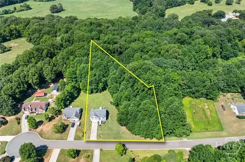 1221 Casper Ln, Winder, GA 30680