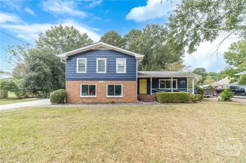 2207 Windsor Dr, Snellville, GA 30078
