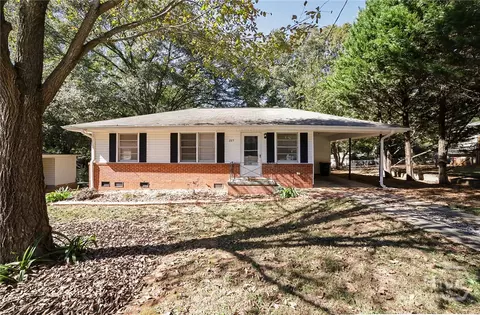225 Knottingham Dr, Athens, GA 30606