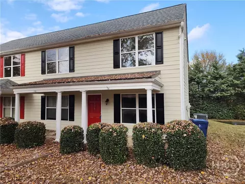 136 Bridgewater Circle Cir #136, Athens, GA 30601
