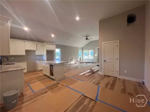 Living - 125 Laurel Ave, Comer, GA 30629 photo 1 of 1