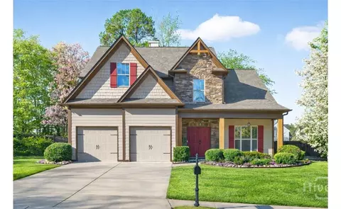 748 Hawkins Creek Dr, Jefferson, GA 30549