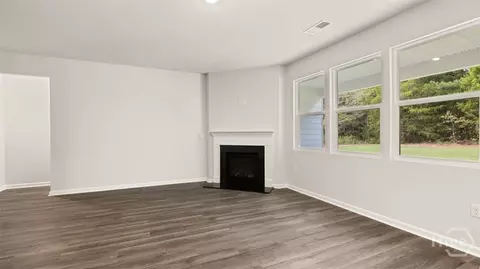 Living - 422 Abbott Rd, Statham, GA 30666 photo 3 of 5