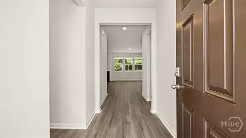 Entry Way - 422 Abbott Rd, Statham, GA 30666 photo 6 of 9