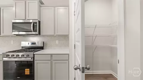 Entry Way - 406 Abbott Rd, Statham, GA 30666 photo 2 of 10