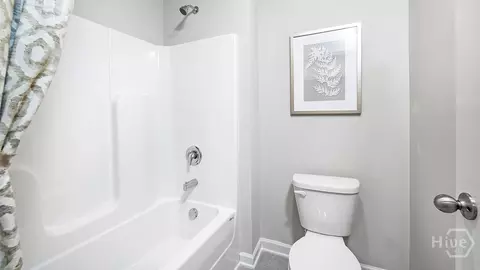 Bath - 406 Abbott Rd, Statham, GA 30666 photo 3 of 5