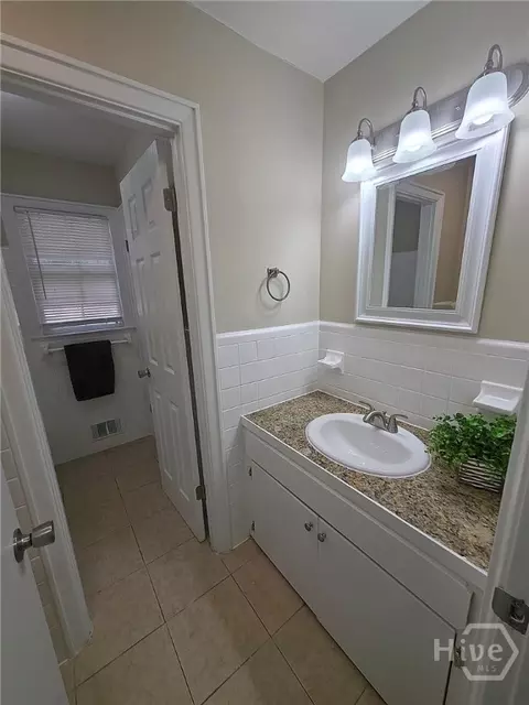 Bath - 560 Vincent Dr, Athens, GA 30607 photo 1 of 3