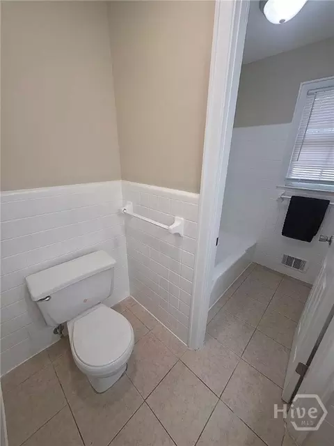 Bath - 560 Vincent Dr, Athens, GA 30607 photo 2 of 3