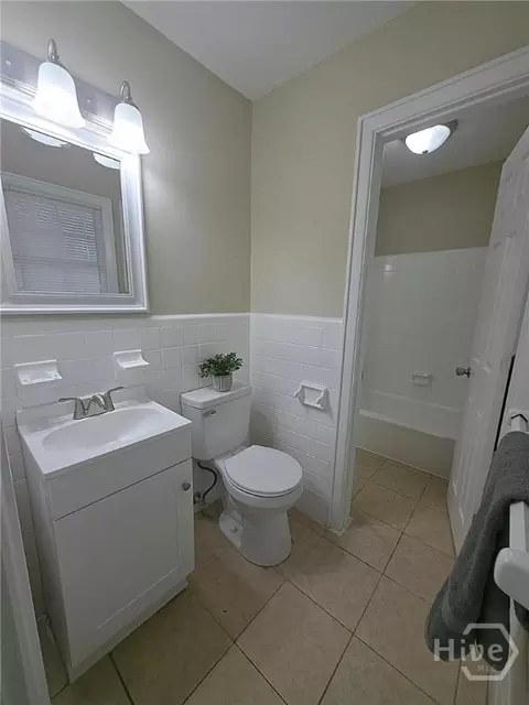 Bath - 560 Vincent Dr, Athens, GA 30607 photo 3 of 3