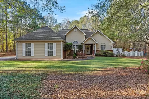 175 Ewing Dr, Social Circle, GA 30025