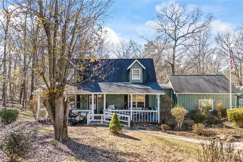 183 Golden Valley Dr, Demorest, GA 30535