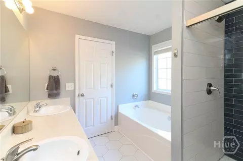 Bath - 609 Mcdowell Ln, Bethlehem, GA 30620 photo 1 of 4