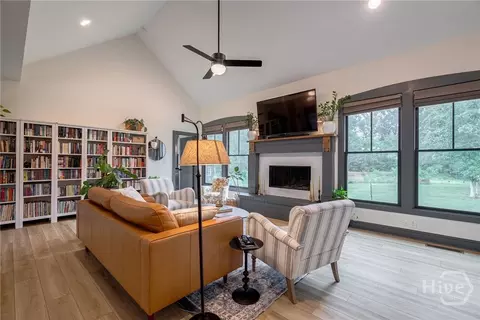Living - 130 Live Oak Ln, Comer, GA 30629 photo 2 of 5