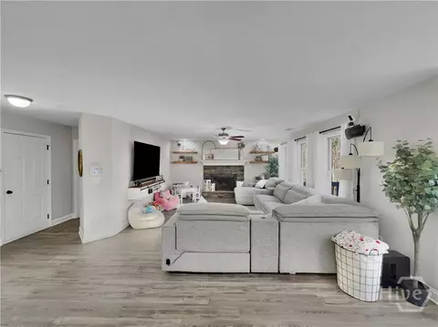 Living - 88 Fair Oaks Ct, Commerce, GA 30529 photo 1 of 3