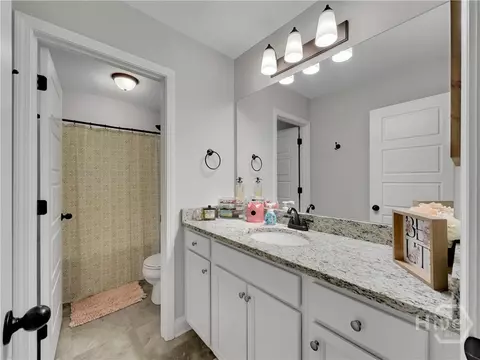 Bath - 88 Fair Oaks Ct, Commerce, GA 30529 photo 3 of 3