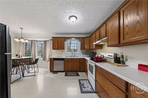Kitchen - 149 Buttonwood Loop, Athens, GA 30605 photo 3 of 4