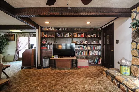 Living - 921 Highway 72 E, Comer, GA 30629 photo 3 of 4