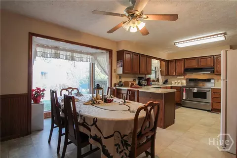 Dining - 921 Highway 72 E, Comer, GA 30629 photo 2 of 2