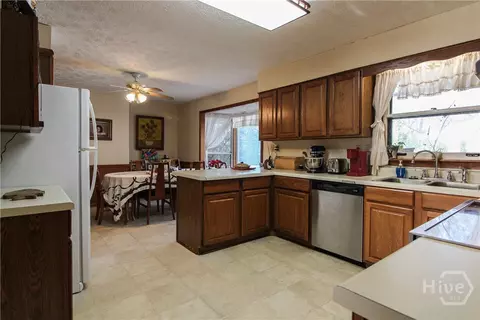 Kitchen - 921 Highway 72 E, Comer, GA 30629 photo 2 of 6