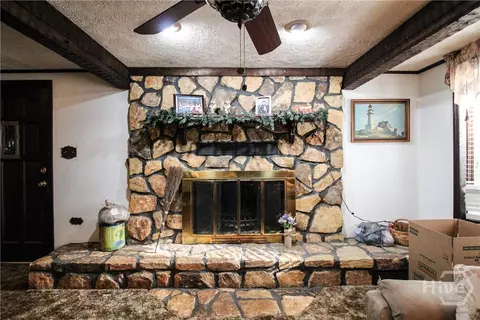Living - 921 Highway 72 E, Comer, GA 30629 photo 2 of 4
