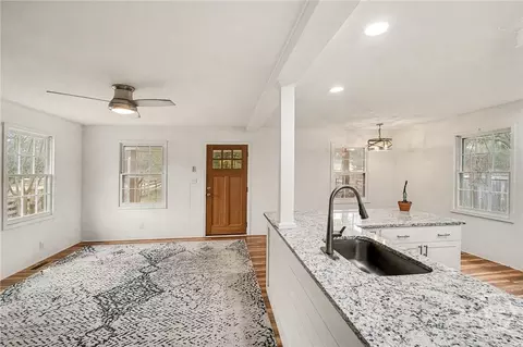Living - 204 Maple St, Stephens, GA 30667 photo 2 of 2