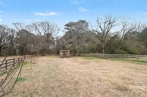 Exterior - 204 Maple St, Stephens, GA 30667 photo 8 of 11