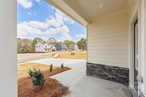 70 Edith Ct, Statham, GA 30666 photo 3